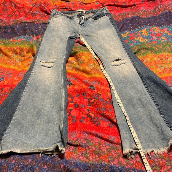 RARE Free People Color Block Two Tone Frayed distressed super flare jeans - Picture 3 of 9